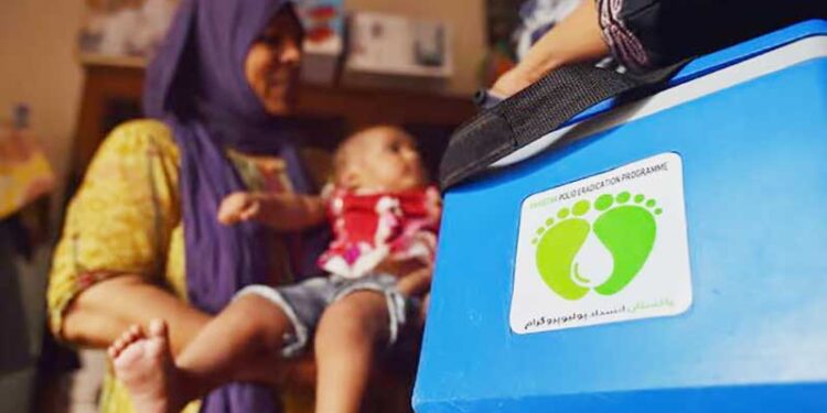 اب 15 سال تک عمر کے بچوں کو پولیو سے بچاؤ کے ٹیکے بھی لگیں گے، وزارت صحت
