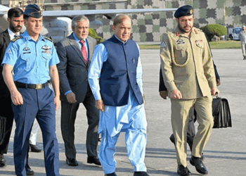 وزیراعظم شہباز شریف اہم بین الاقوامی دوروں کے بعد وطن واپس پہنچ گئے