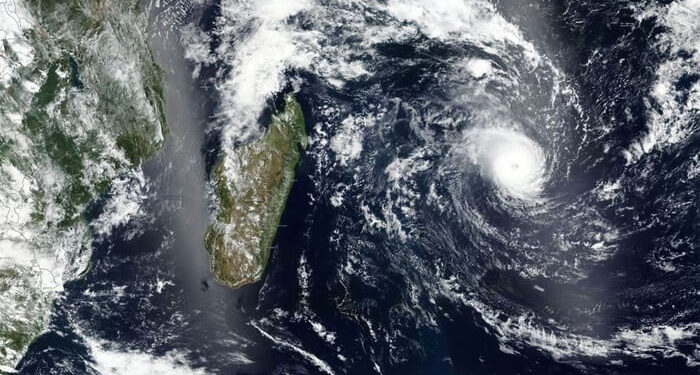 سمندری طوفان ’ شکتی ‘ کراچی سے 360 کلومیٹر دور، آج بارش کا امکان