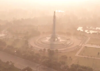 اسموگ کے باعث لاہور میں شہریوں کو غیرضروری طور پر گھروں سے باہر نہ جانے کی ہدایت