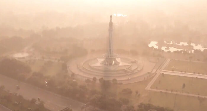 اسموگ کے باعث لاہور میں شہریوں کو غیرضروری طور پر گھروں سے باہر نہ جانے کی ہدایت