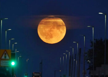 رواں سال کا پہلا ‘سپر مون’ آج نظر آئےگا، کیا پاکستان میں نظارہ ممکن ہوگا؟