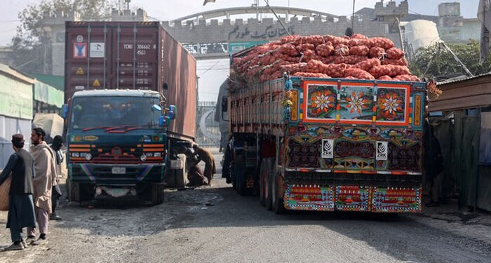 پاکستان سے تنازع پر افغان تاجر پریشان، ٹرکوں پر لدے سبزیاں اور پھل خراب ہونے لگے