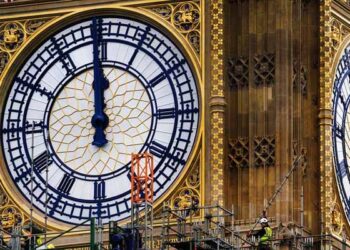 لندن میں آج شب گھڑیاں ایک گھنٹہ پیچھے کیوں کردی جائیں گی؟