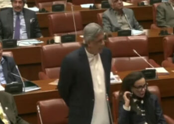 سینیٹ میں 27 ویں آئینی ترمیم کی شق وار منظوری جاری، پی ٹی آئی کے سیف ابڑو اور جے یو آئی کے احمد خان نے حق میں ووٹ دیا