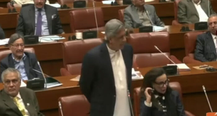 سینیٹ میں 27 ویں آئینی ترمیم کی شق وار منظوری جاری، پی ٹی آئی کے سیف ابڑو اور جے یو آئی کے احمد خان نے حق میں ووٹ دیا