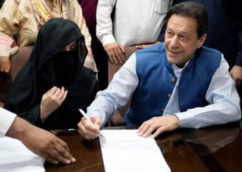 بشریٰ بی بی کے روحانی اثر کے نتیجے میں عمران اپنا اصلاحاتی ایجنڈا نافذ کرنے میں ناکام رہے، برطانوی جریدہ