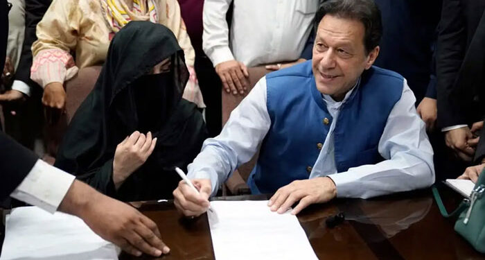 بشریٰ بی بی کے روحانی اثر کے نتیجے میں عمران اپنا اصلاحاتی ایجنڈا نافذ کرنے میں ناکام رہے، برطانوی جریدہ