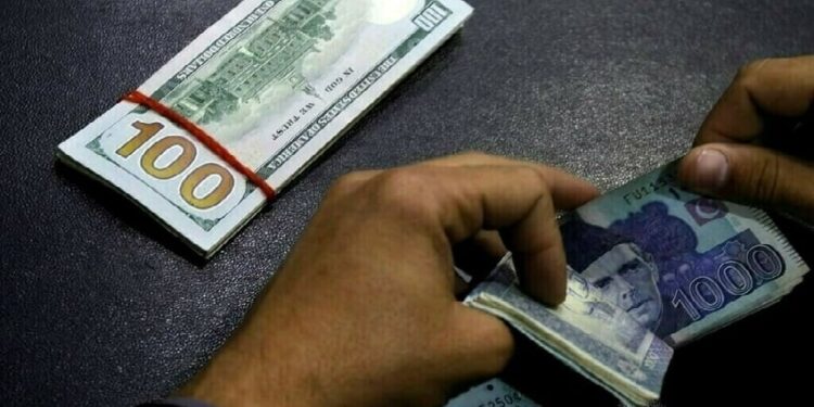 پاکستان کا کرنٹ اکاؤنٹ سرپلس سے خسارے میں چلا گیا