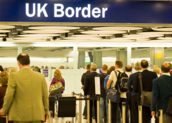 برطانیہ میں گزشتہ سال 2 لاکھ 57 ہزار شہری ملک چھوڑ کرگئے، اعداد و شمار جاری
