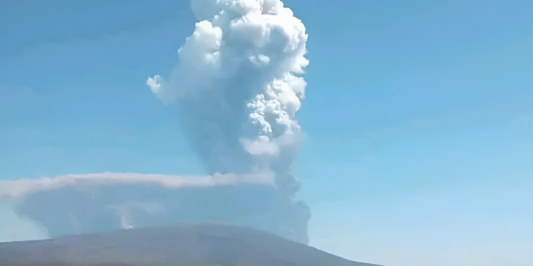 ایتھوپیا آتش فشاں: راکھ کے بادل بھارت پہنچ گئے، پاکستان پر کیا اثرات ہوں گے؟