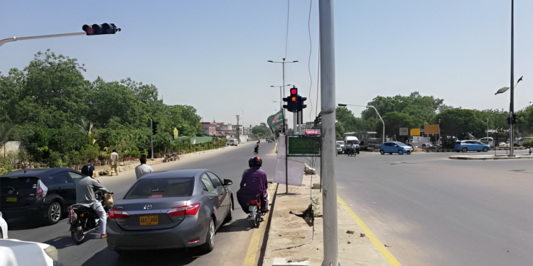 کراچی میں صرف 69 ٹریفک سگنل فعال ہونے کا انکشاف، ای چالان میں مشکلات