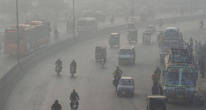 لاہور سمیت پنجاب کے مختلف شہروں میں فضائی آلودگی کا راج برقرار