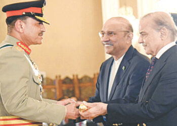 فیلڈ مارشل کاعہدہ آئینی بنانے کیلئے آرٹیکل243 میں ترمیم کی جائے گی، وفاقی حکومت 27 آئینی ترمیم کیلئے تیار