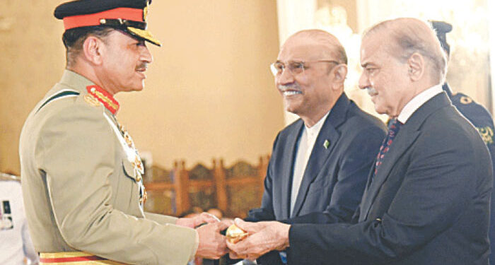 فیلڈ مارشل کاعہدہ آئینی بنانے کیلئے آرٹیکل243 میں ترمیم کی جائے گی، وفاقی حکومت 27 آئینی ترمیم کیلئے تیار