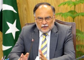 کراچی پاکستان کی ترقی کا انجن ہے، دعا ہے شہر اپنی روشنیوں اور عظمت کو دوبارہ حاصل کرے، احسن اقبال