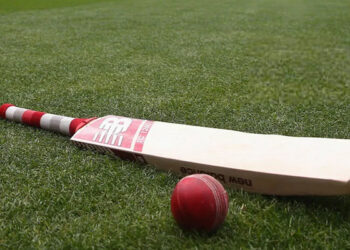 کرکٹ کا انوکھا واقعہ/بھارتی بیٹر گیند کو 2 بار ہٹ کرنے پر آؤٹ قرار