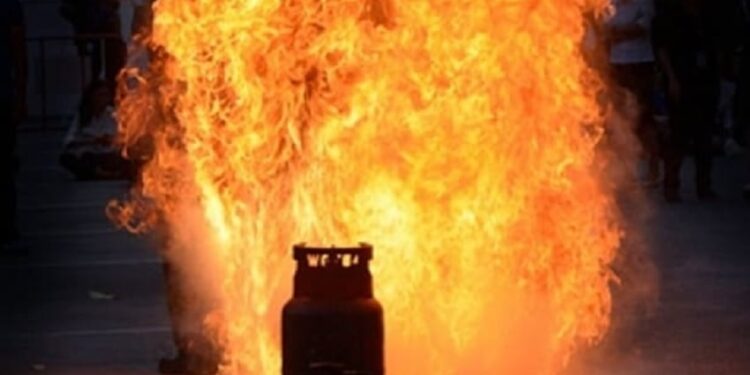 لاہورکے علاقے ہربنس پورہ میں سلنڈر پھٹنے سے 3 افراد جاں بحق