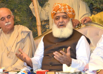 محمود اچکزئی کو ہٹا کر فضل الرحمان کو اپوزیشن اتحاد کا سربراہ بنائے جانے کا امکان