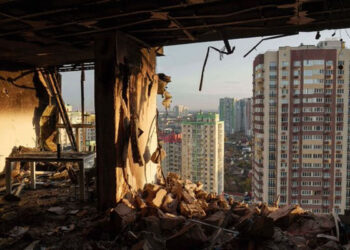 روس کا یوکرین پر 430 ڈرونز اور 18 میزائلوں سے حملہ، 8 افراد ہلاک، عمارتیں تباہ