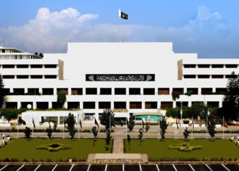 آرمی چیف اب چیف آف ڈیفنس فورسز بھی ہونگے، عہدے کی مدت 5 سال ہوگی: قومی اسمبلی میں آرمی ایکٹ ترمیمی بل منظور