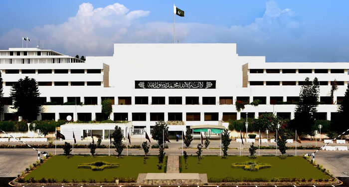 آرمی چیف اب چیف آف ڈیفنس فورسز بھی ہونگے، عہدے کی مدت 5 سال ہوگی: قومی اسمبلی میں آرمی ایکٹ ترمیمی بل منظور