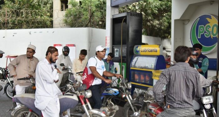 پیٹرول پرلیوی میں ایک روپے 60 پیسےفی لیٹرکا اضافہ