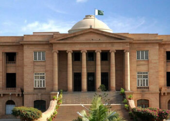 موبائل گم ہونے کا معاملہ/کورئیر کمپنی کو صارف کو موبائل اور جرمانہ ادا کرنے کا حکم