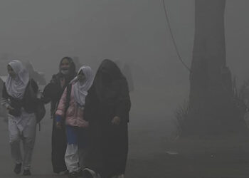 پنجاب میں اسموگ، اسکولوں کے صبح 8 بج کر 45 منٹ سے پہلے کھلنے پرپابندی عائد