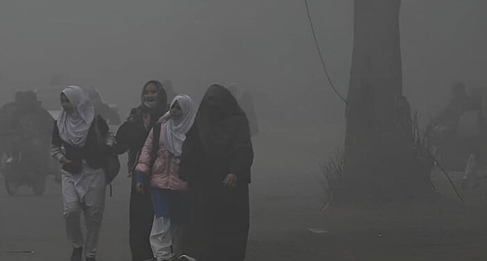 پنجاب میں اسموگ، اسکولوں کے صبح 8 بج کر 45 منٹ سے پہلے کھلنے پرپابندی عائد