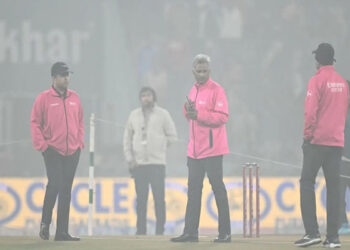 دھند کے باعث بھارت اور جنوبی افریقا کا میچ نہ ہوسکا، شائقین نے رقم واپسی کا مطالبہ کردیا