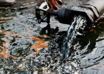 کراچی میں نیشنل آئل ریفائنری کی لائن سے تیل چوری کی کوشش ناکام