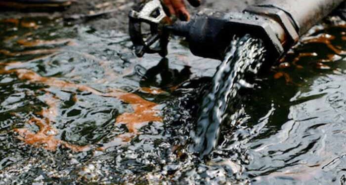 کراچی میں نیشنل آئل ریفائنری کی لائن سے تیل چوری کی کوشش ناکام