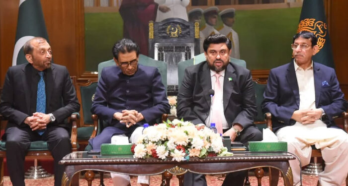 پی ٹی آئی کیساتھ وہی رویہ اختیار کیا جائے جو ایم کیو ایم سے کیا گیا تھا، گورنرسندھ کامران ٹیسوری