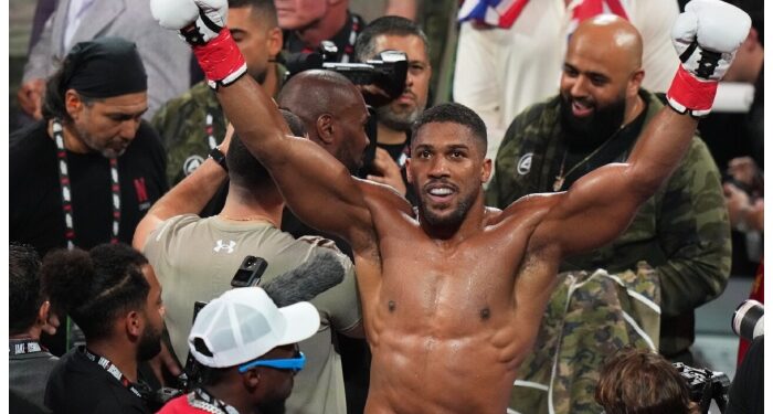 نامور برطانوی باکسر کی گاڑی راستے میں کھڑے ٹرک سے ٹکرا گئی، 2 افراد ہلاک