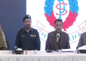 کراچی بڑی تباہی سے بچ گیا، خودکش حملے کیلئے تیار کم عمر طالبہ کو ریسکیو کرلیا گیا