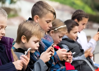 بچوں کی ذہنی صحت کے تحفظ کیلئے ڈنمارک میں سوشل میڈیا پر پابندی کی تیاری