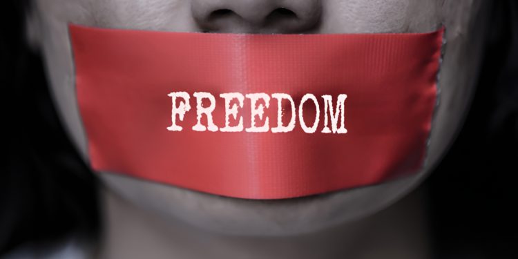 دنیا میں اظہارِ رائے کی آزادی میں 10 فیصد کمی ، صحافیوں پر حملوں میں اضافہ