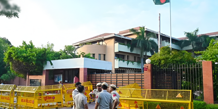 بھارت سے کشیدگی میں اضافہ: بنگلادیش نے نئی دہلی میں قونصلر اور ویزا سروسز معطل کردیں