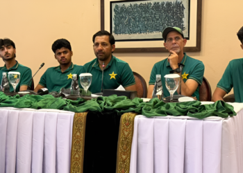 ‘ سرفراز رپورٹنگ، مشن مکمل ہوا ‘، بھارت کو شکست دینے کے بعد سرفراز احمد نے فیلڈ مارشل کے ہمراہ تصویر شیئر کردی