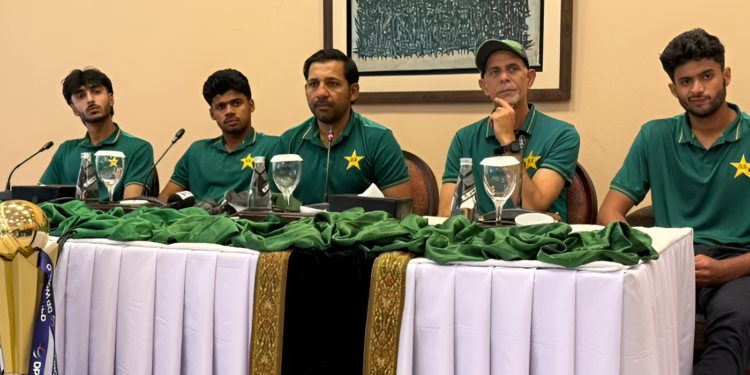 ‘ سرفراز رپورٹنگ، مشن مکمل ہوا ‘، بھارت کو شکست دینے کے بعد سرفراز احمد نے فیلڈ مارشل کے ہمراہ تصویر شیئر کردی