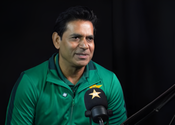 میدان میں ہاتھ ملانے سے انکاری بھارت اپنے فاسٹ بولرز کی رہنمائی کیلئے پاکستان سے درخواست کرنے لگا