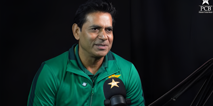 میدان میں ہاتھ ملانے سے انکاری بھارت اپنے فاسٹ بولرز کی رہنمائی کیلئے پاکستان سے درخواست کرنے لگا