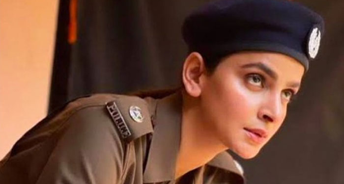 صبا قمرکیخلاف پولیس یونیفارم پہننے پر مقدمہ درج کرنےکی درخواست دائر