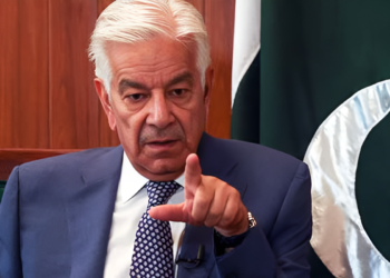 قوم برسوں فیض حمید اور جنرل باجوہ کے بوئے بیجوں کی فصل کاٹے گی – خواجہ آصف