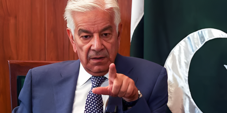 قوم برسوں فیض حمید اور جنرل باجوہ کے بوئے بیجوں کی فصل کاٹے گی – خواجہ آصف