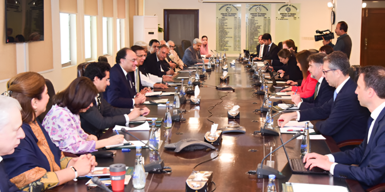 آئی ایم ایف سول بیوروکریٹس کے اثاثوں کے لازمی ڈیکلریشن کا خواہاں