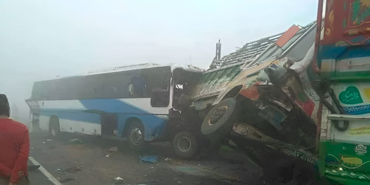 پنجاب: ٹریفک حادثات میں 2 بھائیوں سمیت 6 افراد جاں بحق