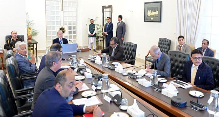 پی آئی اے کے بعد بجلی کی تقسیم کار کمپنیوں کی نجکاری: وزیراعظم کی زیرصدارت اجلاس میں اہم فیصلے