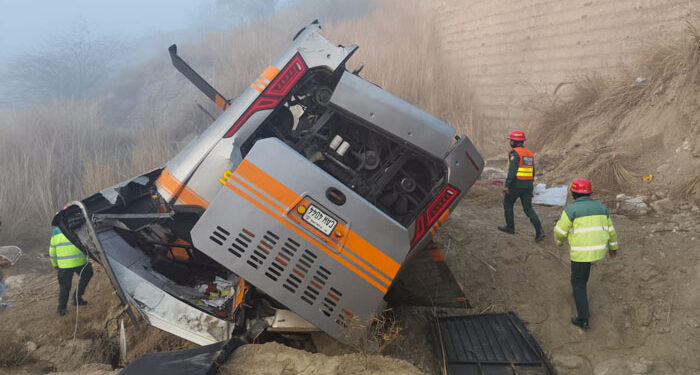 چکوال میں مسافر بس کھائی میں جاگری، 5 افراد جاں بحق